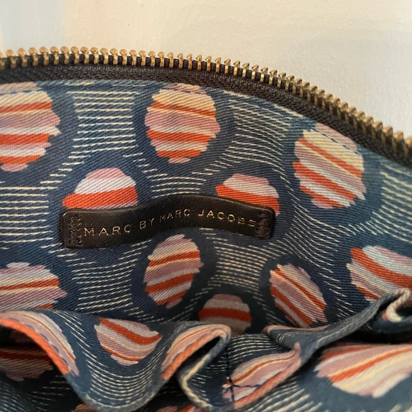 Black leather MARC JACOBS crossbody bag with gorgeous gold chain strap - Picture 6 of 6